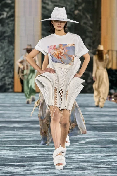 Look 13